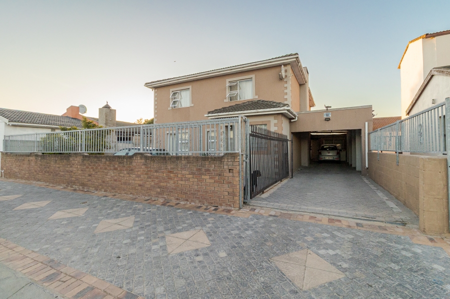 4 Bedroom Property for Sale in Devon Park Western Cape